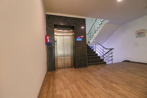 Lobby - FabHotel Chattarpur Enclave (New Delhi)