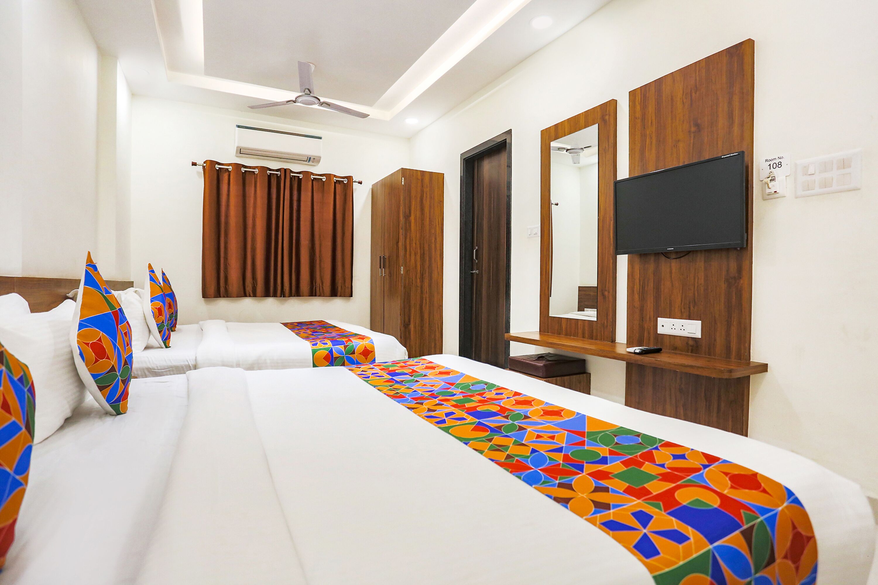 egyptian cotton sheets, premium bedding, in-room safe, free wifi