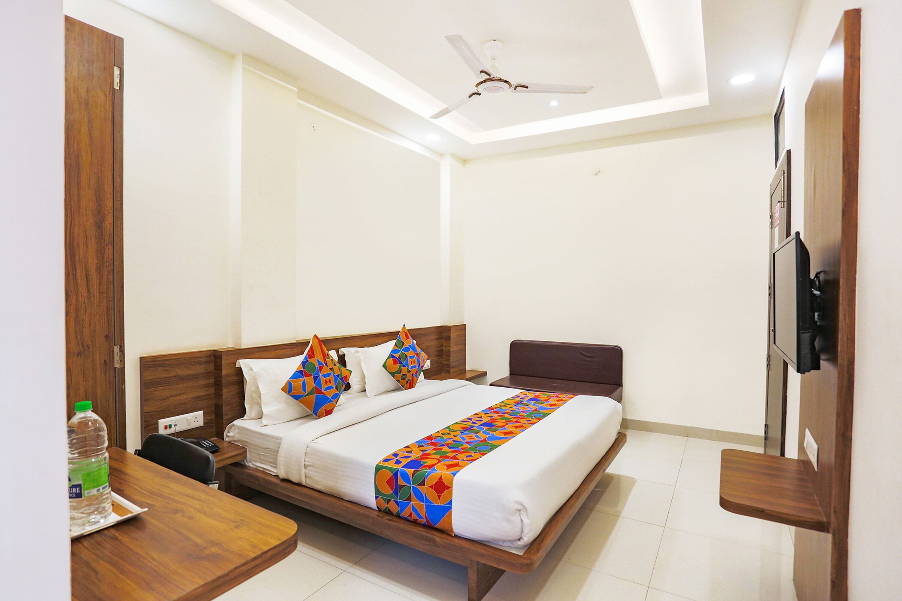 deluxe room | egyptian cotton sheets, premium bedding, in-room safe, free wifi