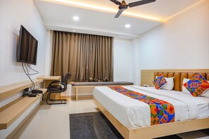 Deluxe Room | Egyptian cotton sheets, premium bedding, in-room safe, free WiFi