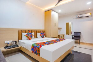 Egyptian cotton sheets, premium bedding, in-room safe, free WiFi - Fabhotel Marbella Hotel & Resort (Indore)