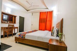 Egyptian cotton sheets, premium bedding, in-room safe, free WiFi
