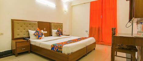 Egyptian cotton sheets, premium bedding, in-room safe, free WiFi