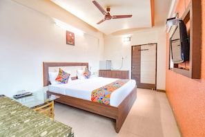 Egyptian cotton sheets, premium bedding, in-room safe, free WiFi