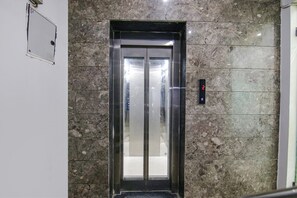 Lift - Fabexpress Waypoint Inn (New Delhi)