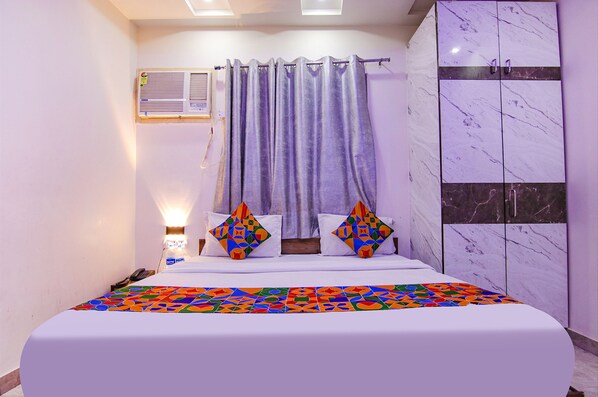 Egyptian cotton sheets, premium bedding, in-room safe, free WiFi