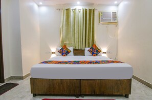 Egyptian cotton sheets, premium bedding, in-room safe, free WiFi - Fabexpress Waypoint Inn (New Delhi)