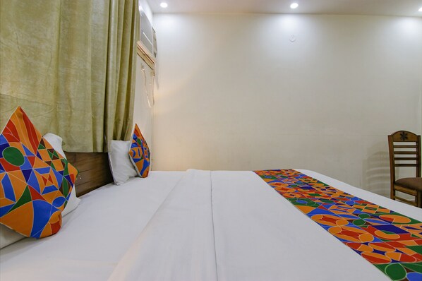 Egyptian cotton sheets, premium bedding, in-room safe, free WiFi - Fabexpress Waypoint Inn (New Delhi)