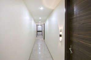 Lobby - Fabexpress Waypoint Inn (New Delhi)