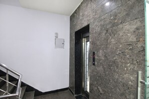 Lobby - Fabexpress Waypoint Inn (New Delhi)