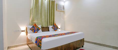 Egyptian cotton sheets, premium bedding, in-room safe, free WiFi