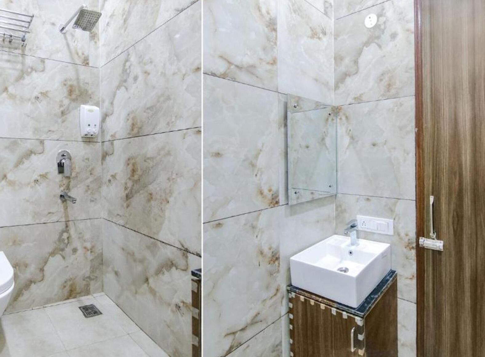 Deluxe Room | Bathroom | Shower, rainfall showerhead, free toiletries, towels