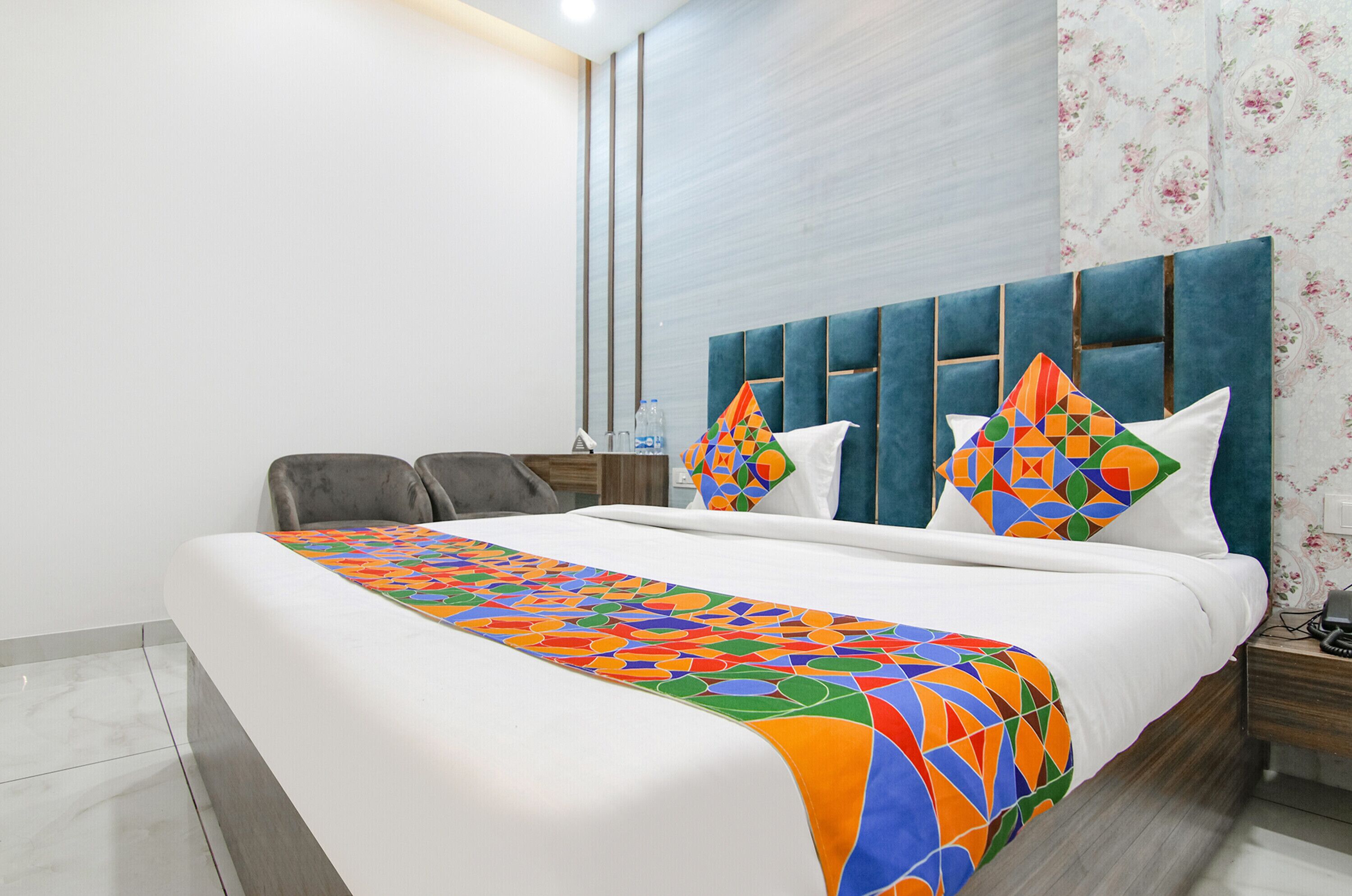 Fabhotel Yellow Leaf