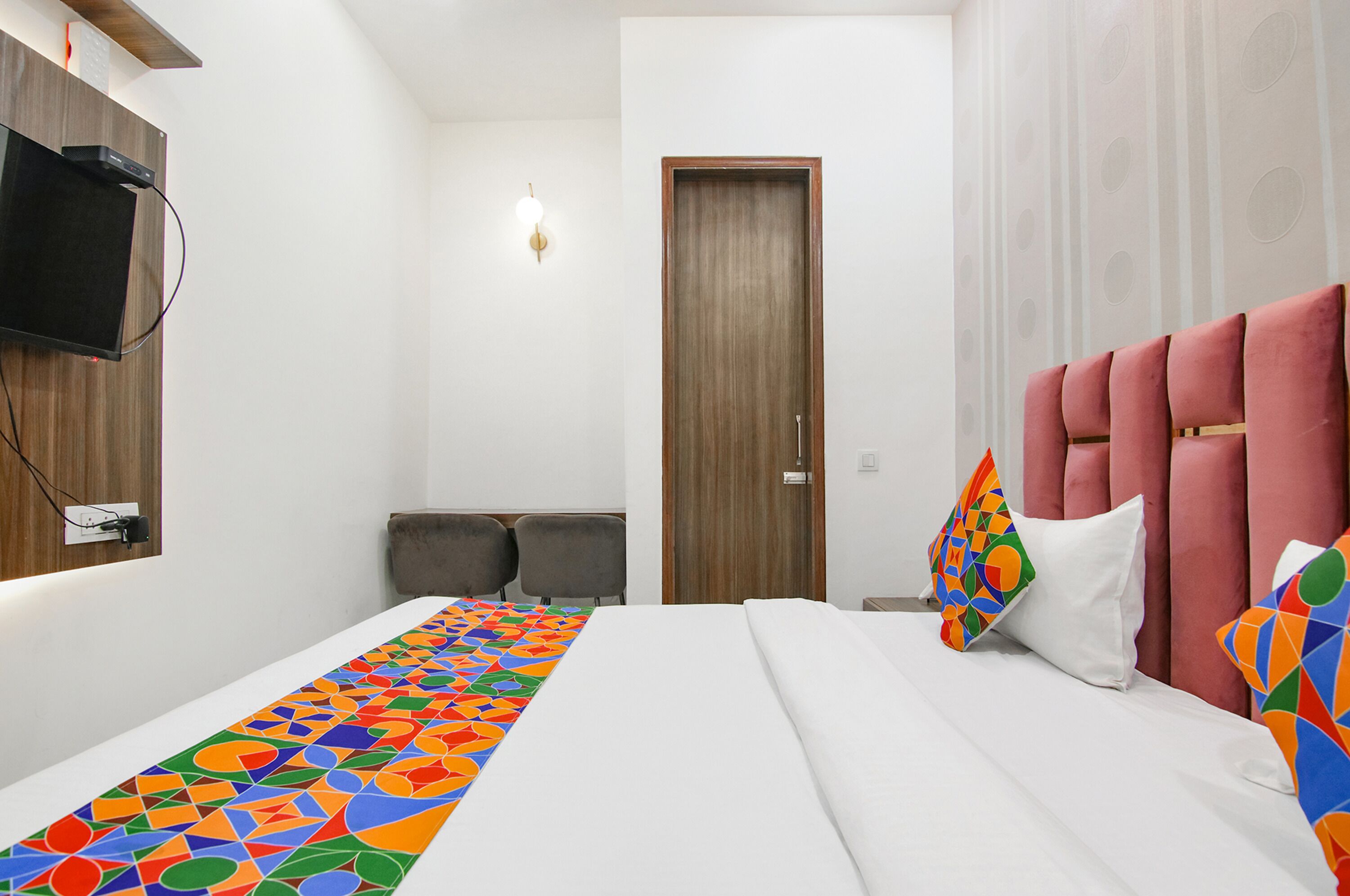 Egyptian cotton sheets, premium bedding, in-room safe, free WiFi