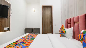 Egyptian cotton sheets, premium bedding, in-room safe, free WiFi