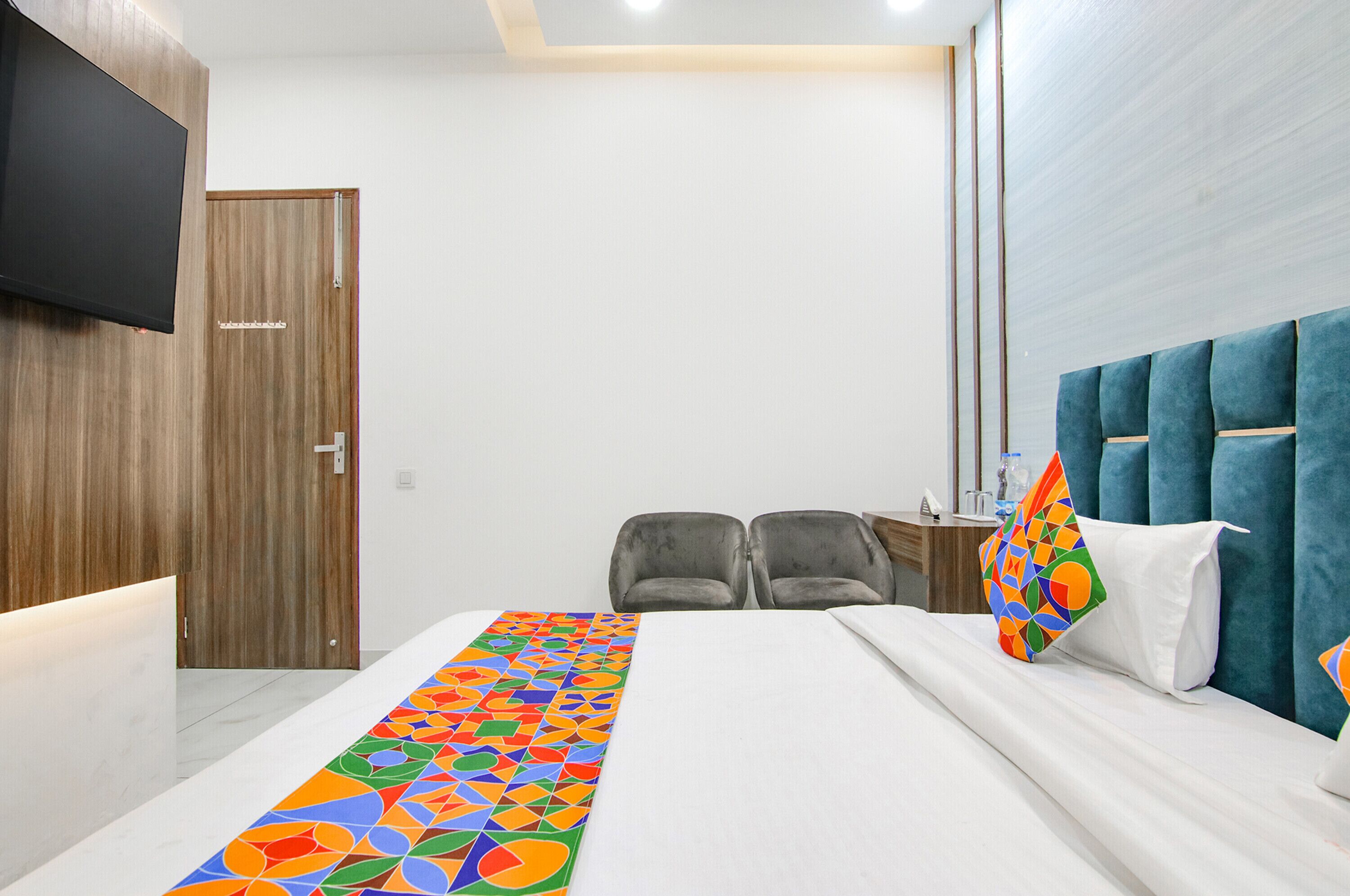 Fabhotel Yellow Leaf