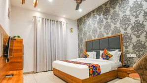Deluxe Room | Egyptian cotton sheets, premium bedding, in-room safe, free WiFi - Fabhotel Prime Royal Maple (Ludhiana)