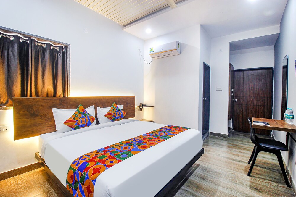 Fabhotel W Grand Suites