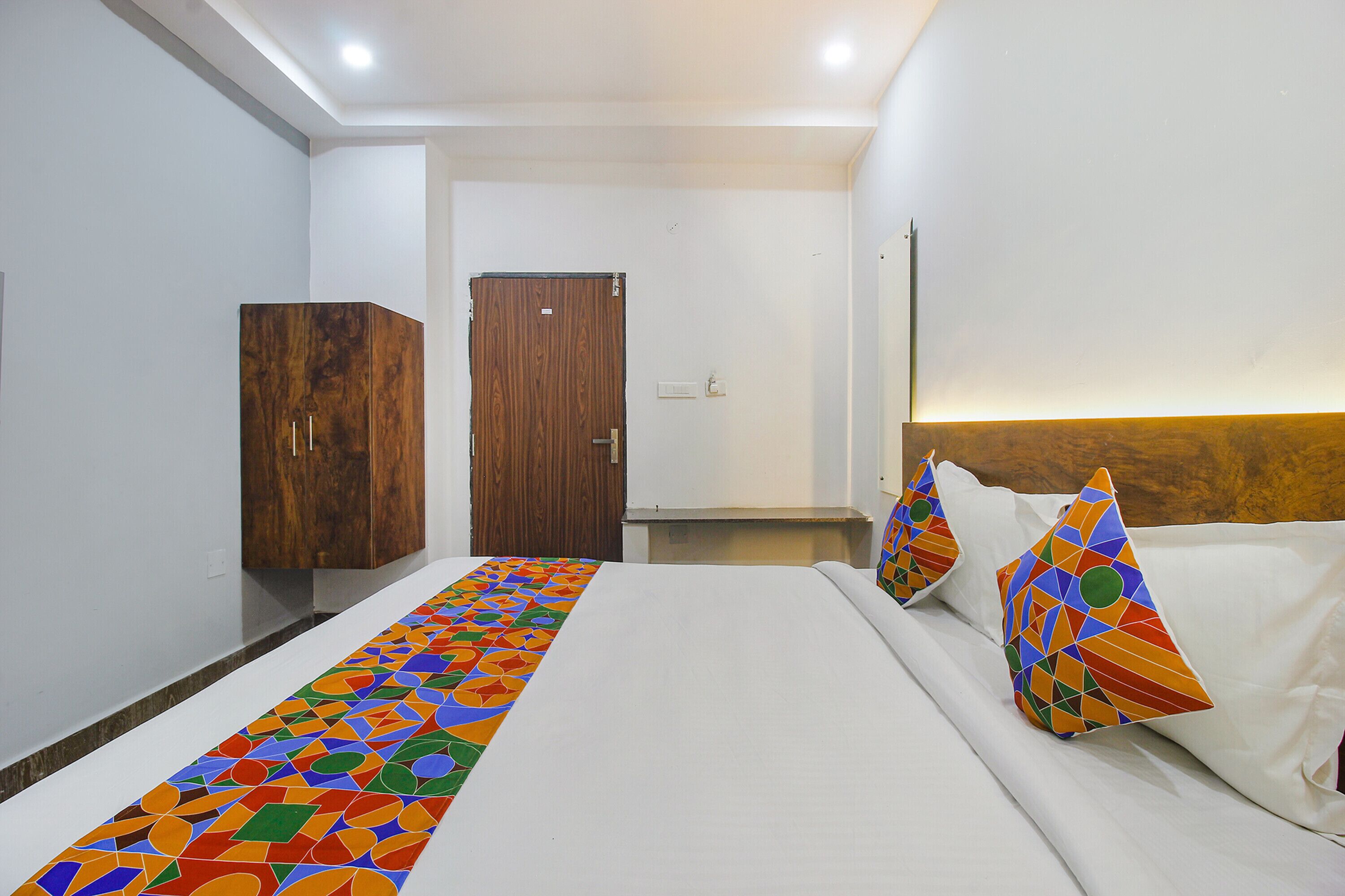 Egyptian cotton sheets, premium bedding, in-room safe, soundproofing