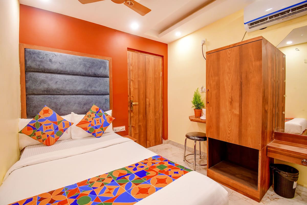 Soundproofing, free WiFi, bed sheets