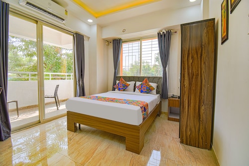 Fabhotel Red Velvet Inn & Suites