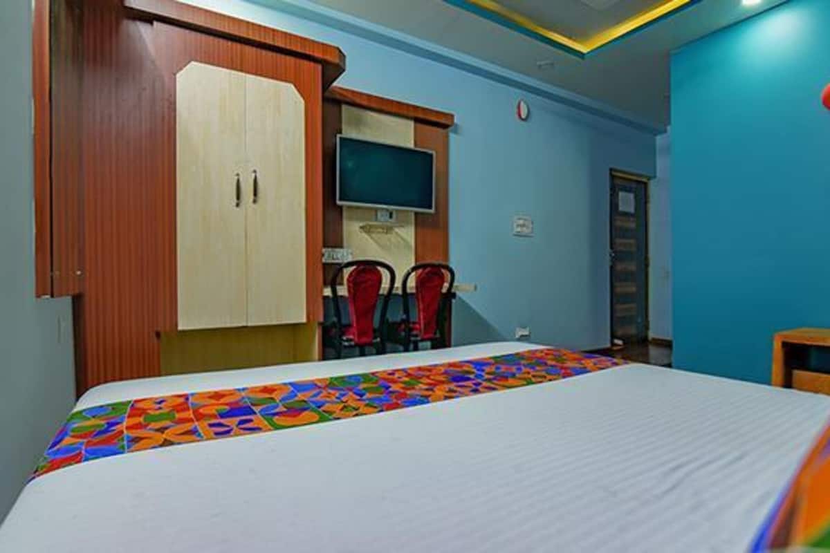 soundproofing, free wifi, bed sheets