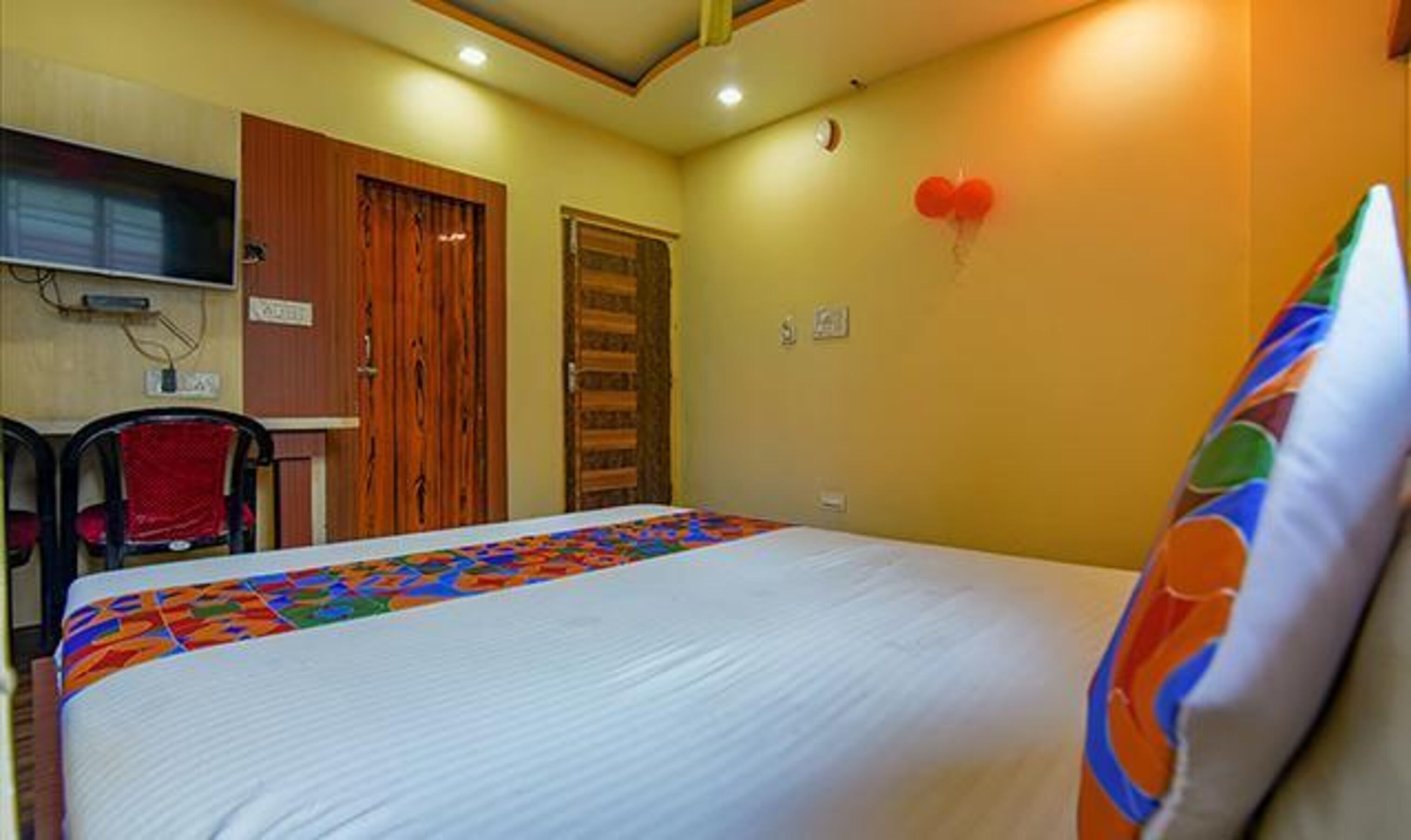 soundproofing, free wifi, bed sheets