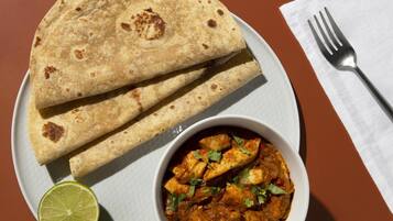 Petit déjeuner continental (300 INR par personne)