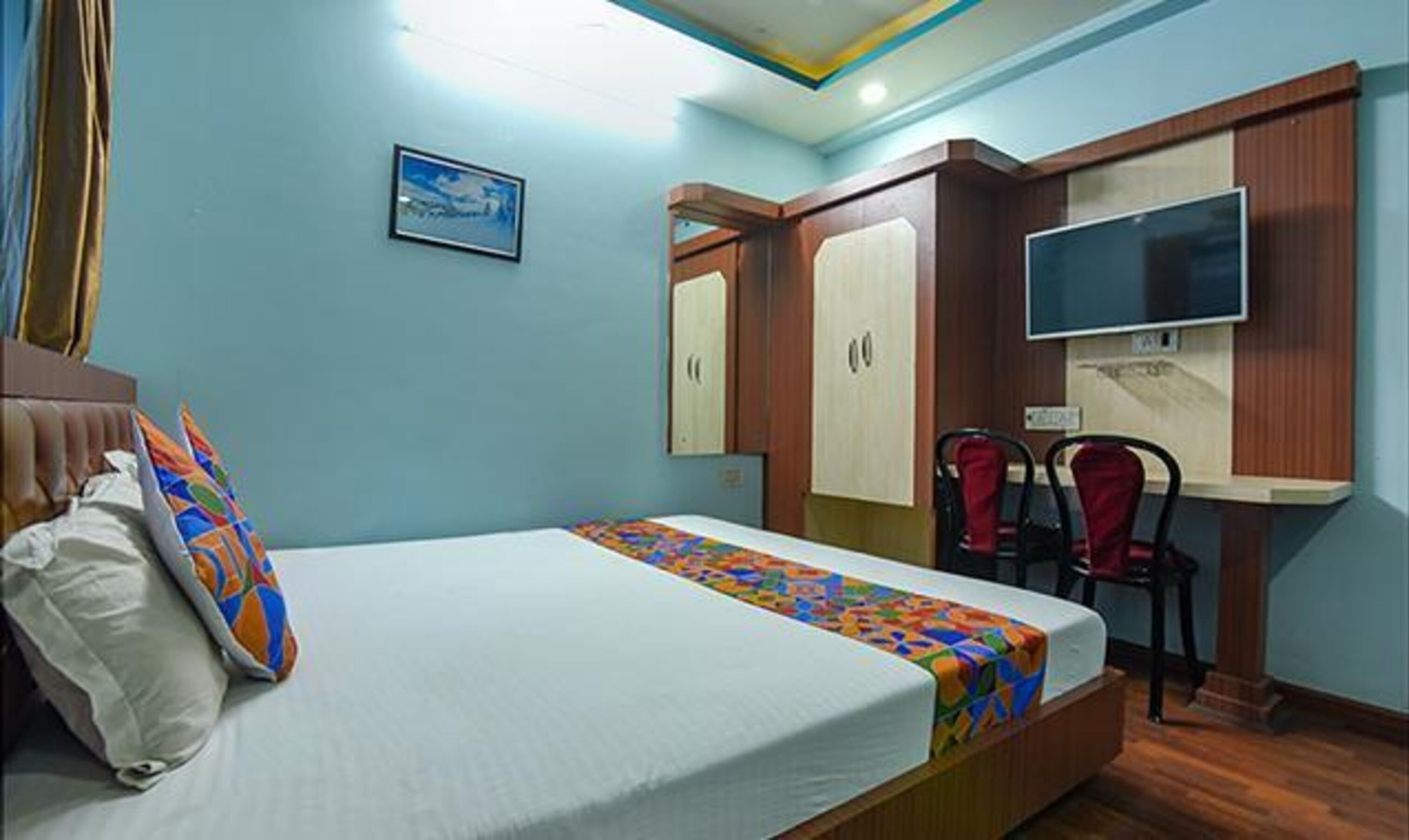 soundproofing, free wifi, bed sheets