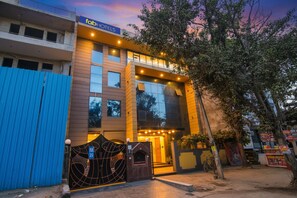 Exterior - Fabhotel Singh Suite (Gurugram)