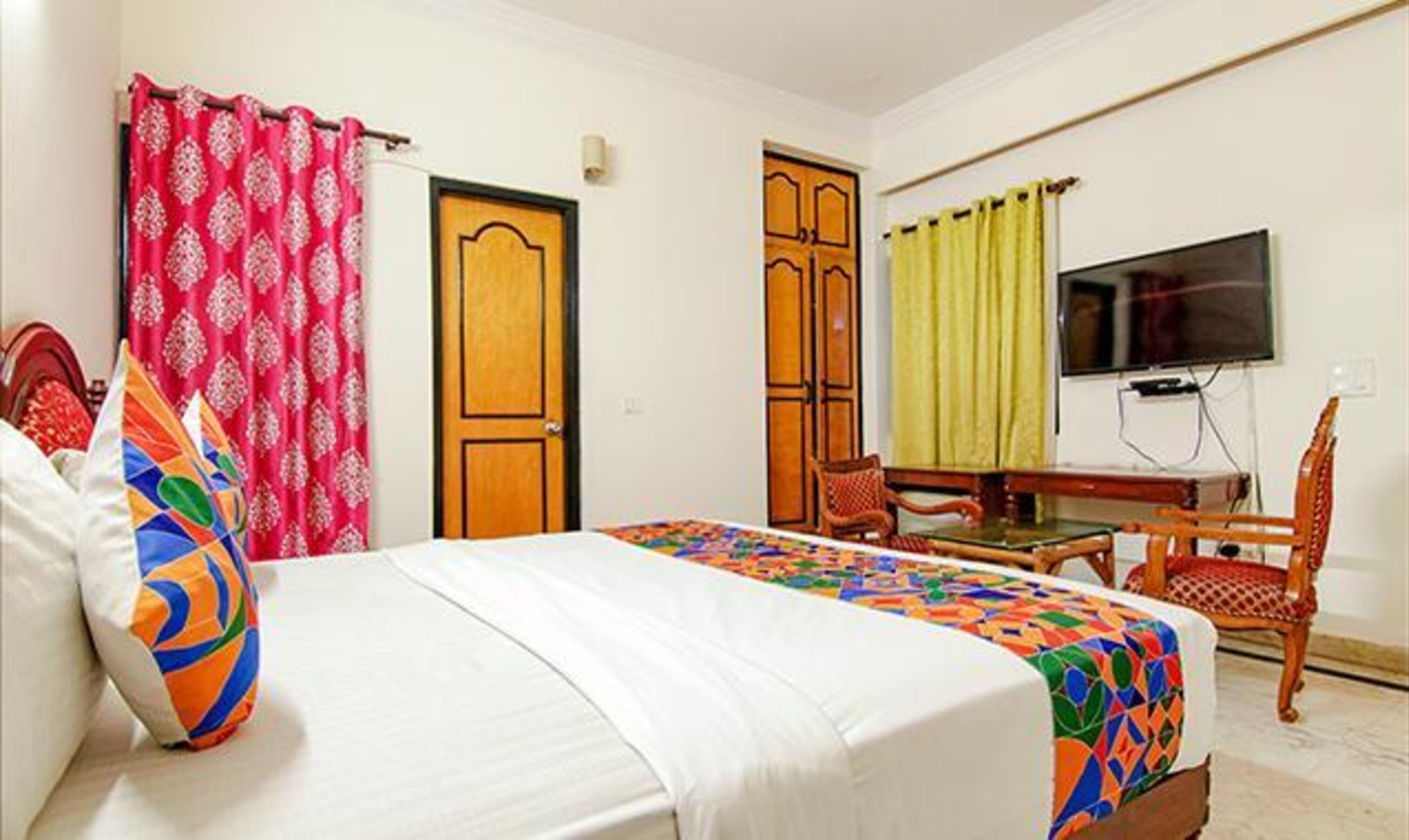 FabHotel Singh Suite