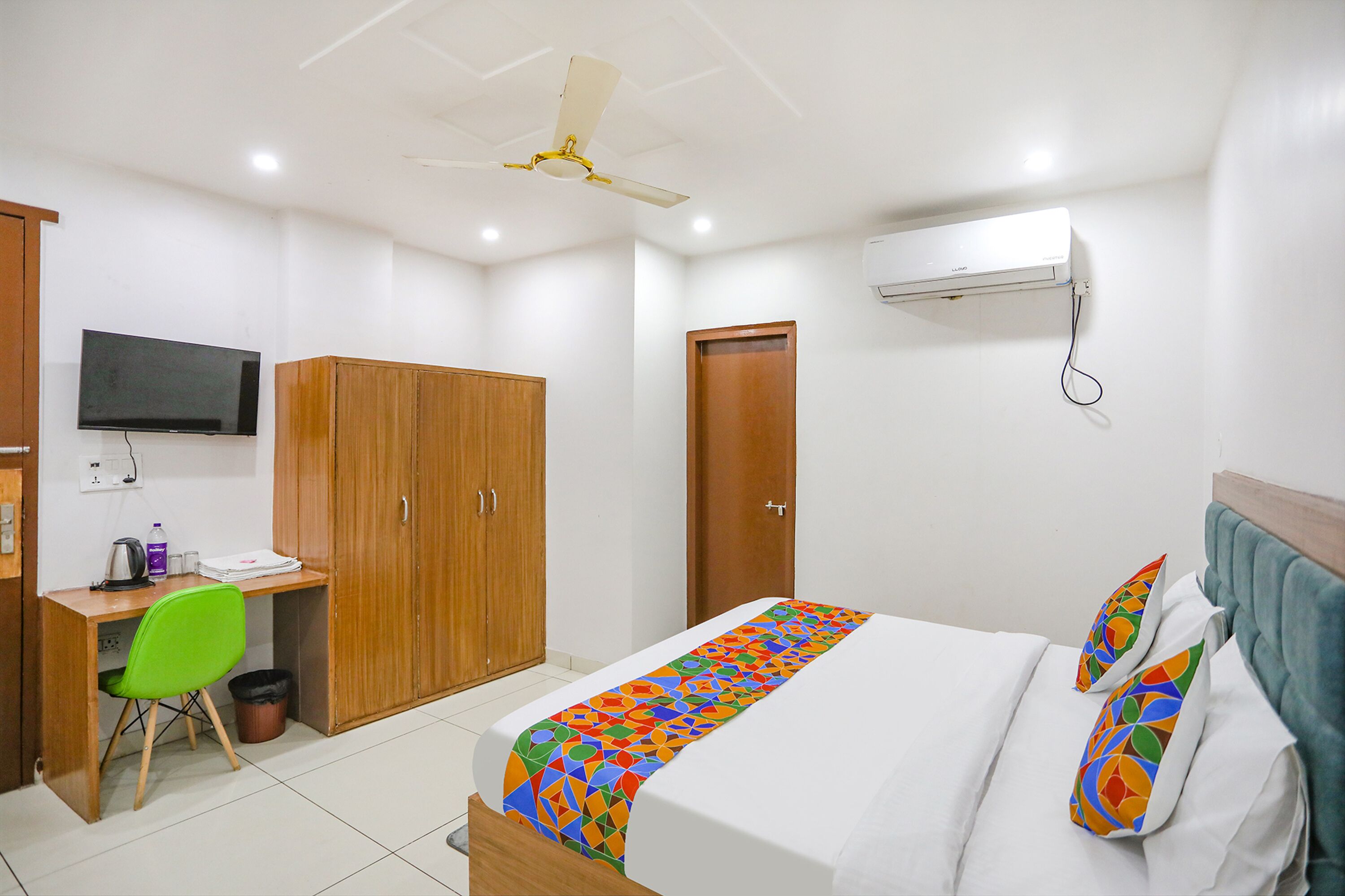 Truy cập Internet không dây mi ễn phí, bộ trải giường 