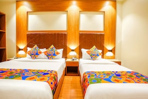 Soundproofing, free WiFi, bed sheets - Fabhotel Azure (Mumbai)