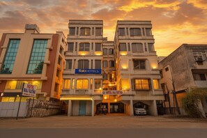 Property entrance - Fabhotel Raj Ratna (Ahmedabad)