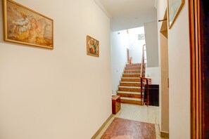 Lobby - FabExpress Primero MGF (Gurugram)