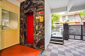 Interior - FabExpress Kings Suites HRBR Layout (Bengaluru)