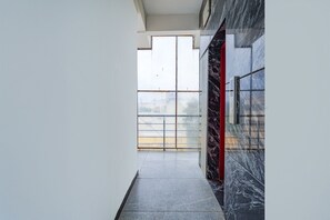 Interior - FabExpress Kings Suites HRBR Layout (Bengaluru)