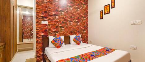 Free WiFi, bed sheets