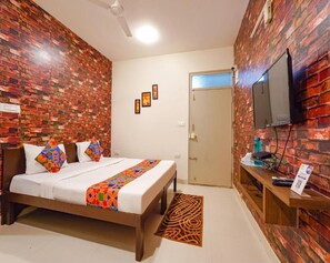 Free WiFi, bed sheets - Fabexpress Kings Suites Hrbr Layout (Bengaluru)