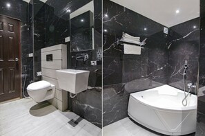 Luxury Suite | Bathroom | Shower, rainfall showerhead, free toiletries, towels - Fabhotel Sonachi Grand (Amritsar)