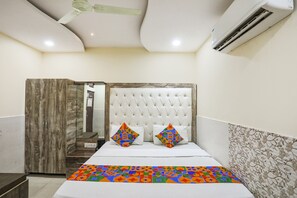 Free WiFi, bed sheets - Fabhotel Welcome (Kanpur)