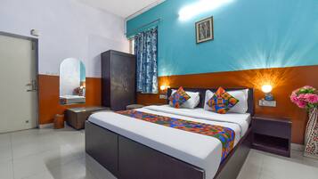 Soundproofing, free WiFi, bed sheets