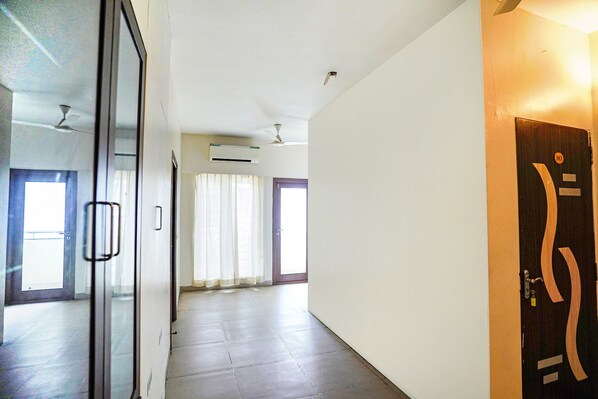 Lobby - FabHotel Home Tree Service Apartment (Chennai)