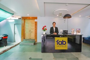Reception - FabExpress Osca Inn (Nagpur)