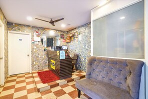 Reception - FabHotel Kings Suites Banaswadi (Bengaluru)