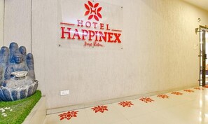 Interior entrance - Fabhotel Happinex (Surat)