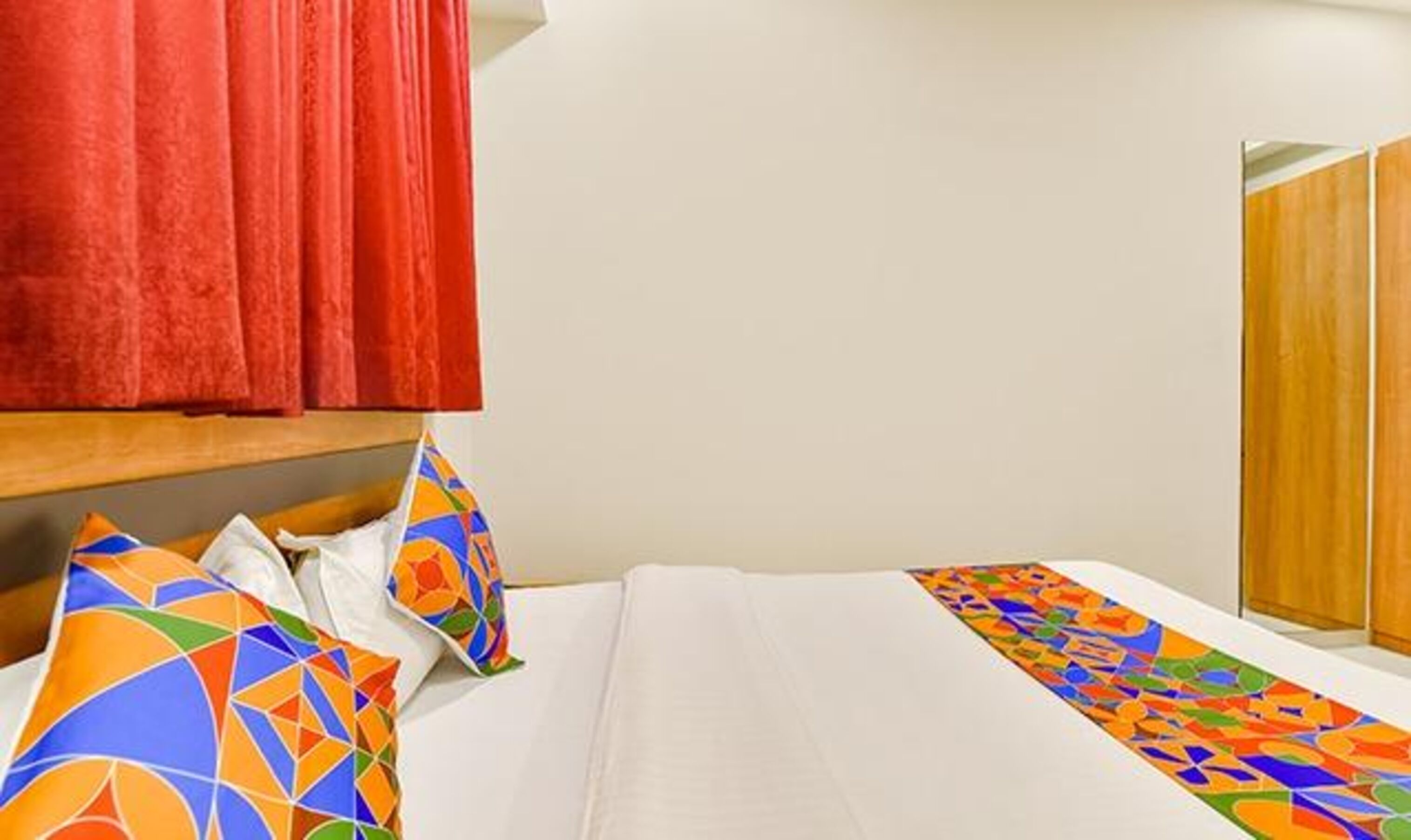 soundproofing, free wifi, bed sheets