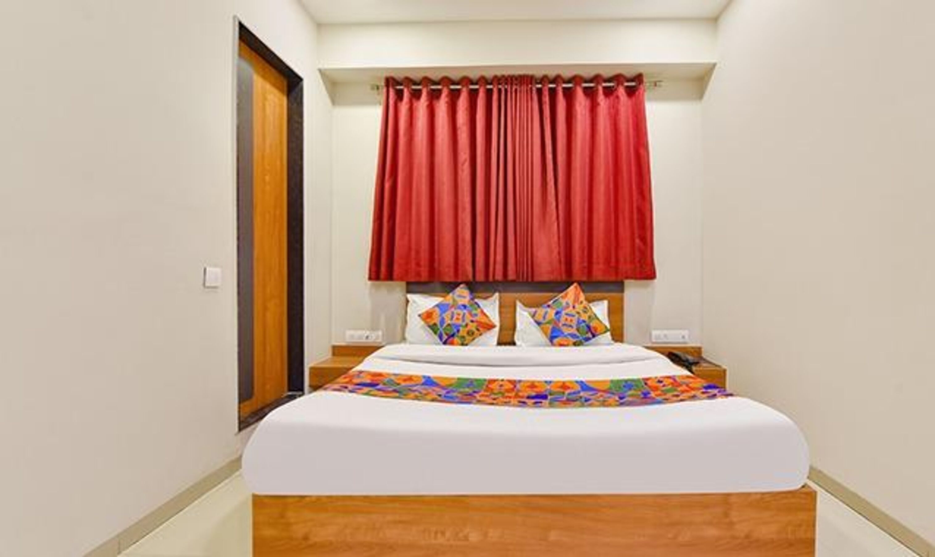 deluxe room | soundproofing, free wifi, bed sheets