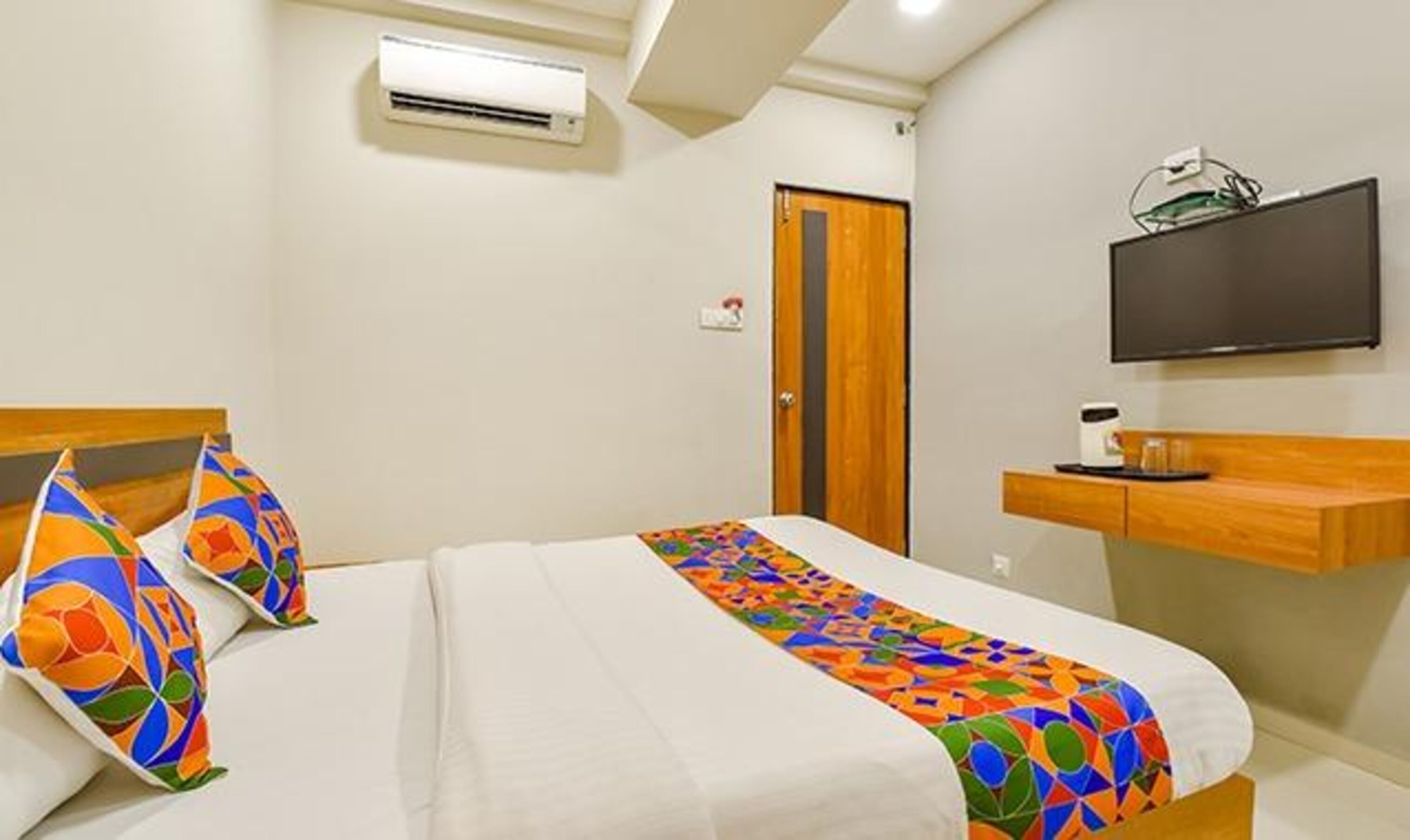 soundproofing, free wifi, bed sheets