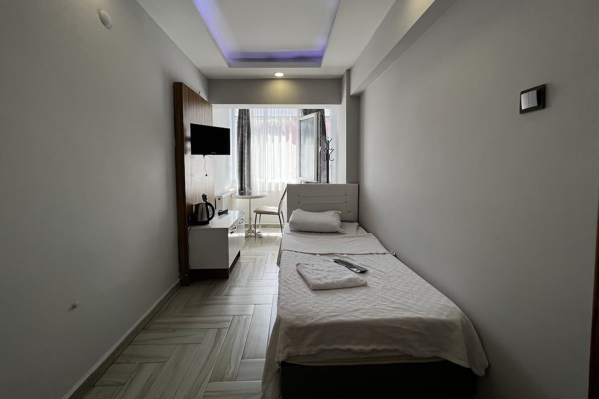 Chambre Simple | Wi-Fi gratuit, draps fournis